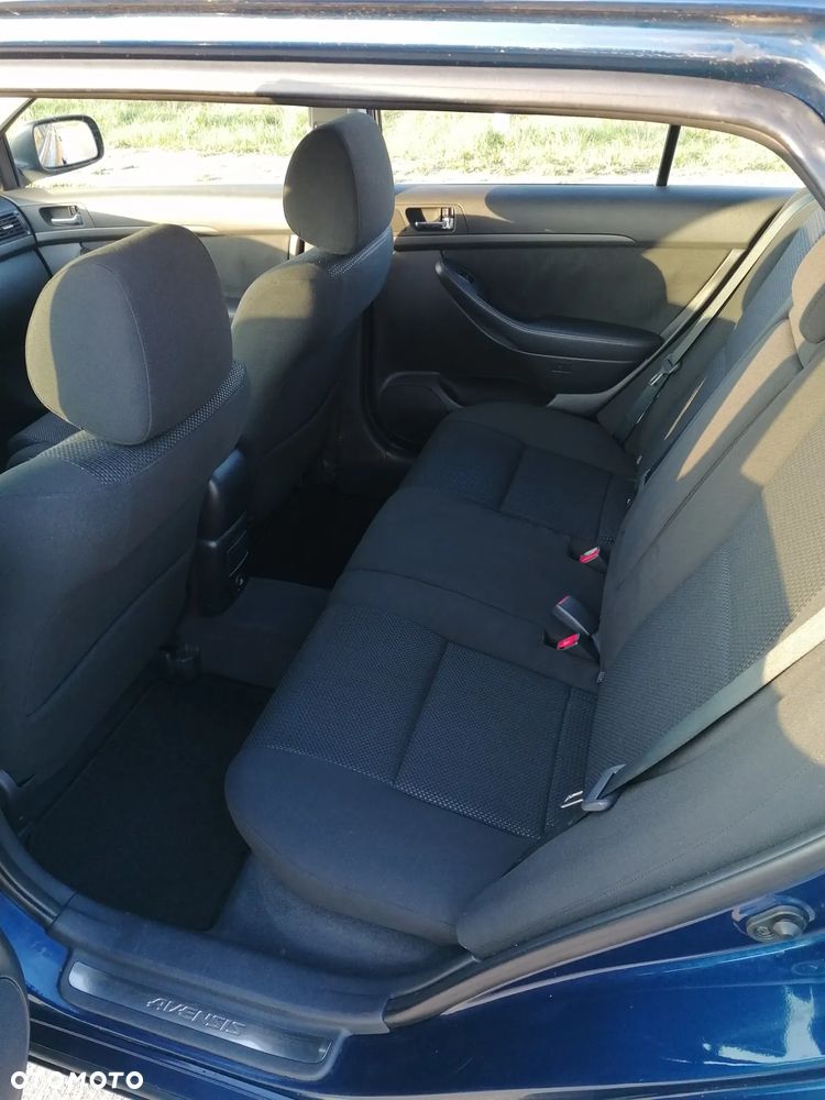 Toyota Avensis 1.8 VVT-i Combi - 9