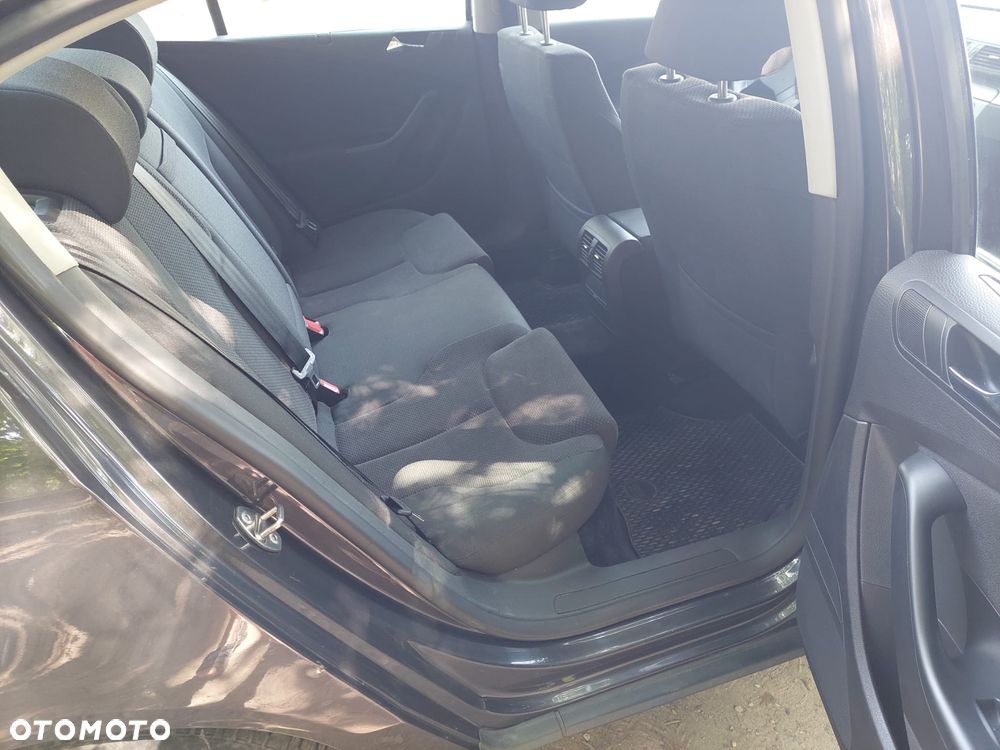 Volkswagen Passat - 13