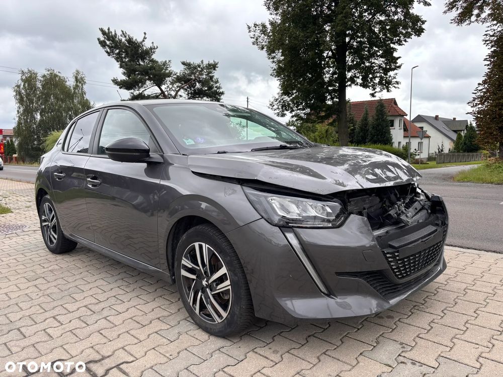 Peugeot 208 - 8