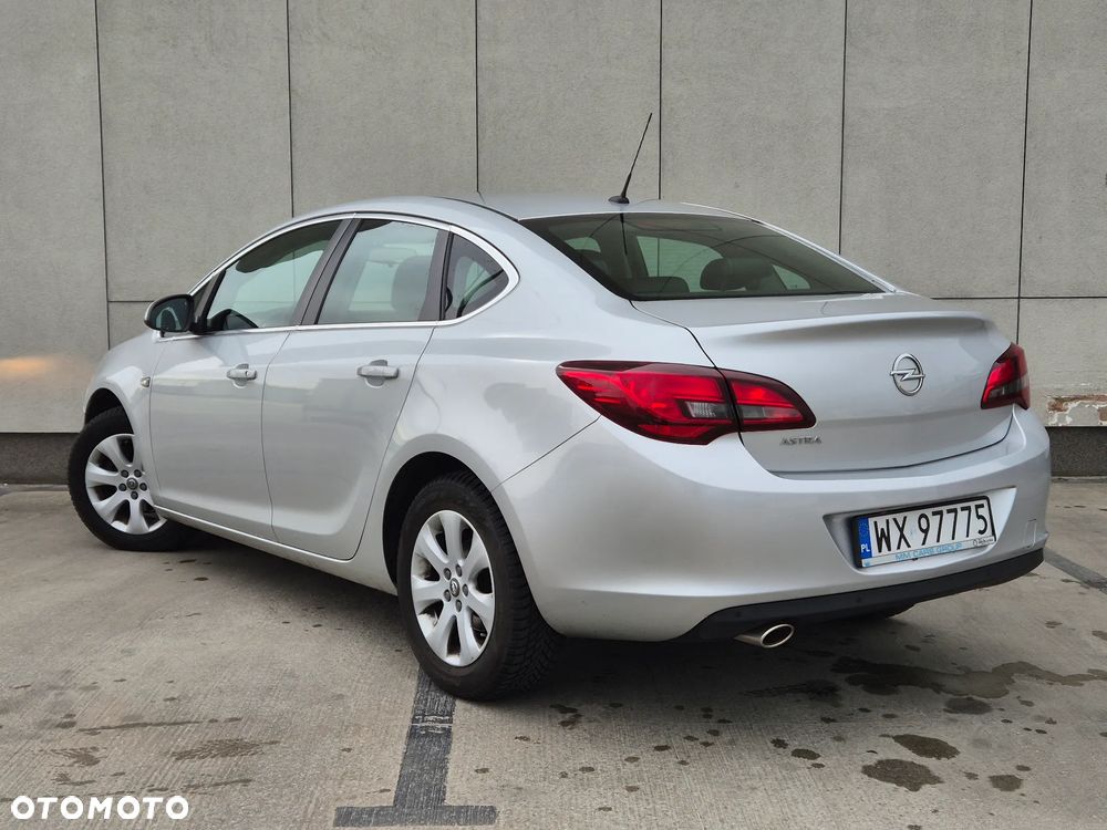 Opel Astra 1.4 T Executive EU6 - 3