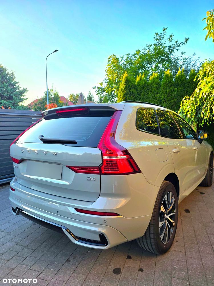 Volvo XC 60 B4 D AWD Plus Dark - 3