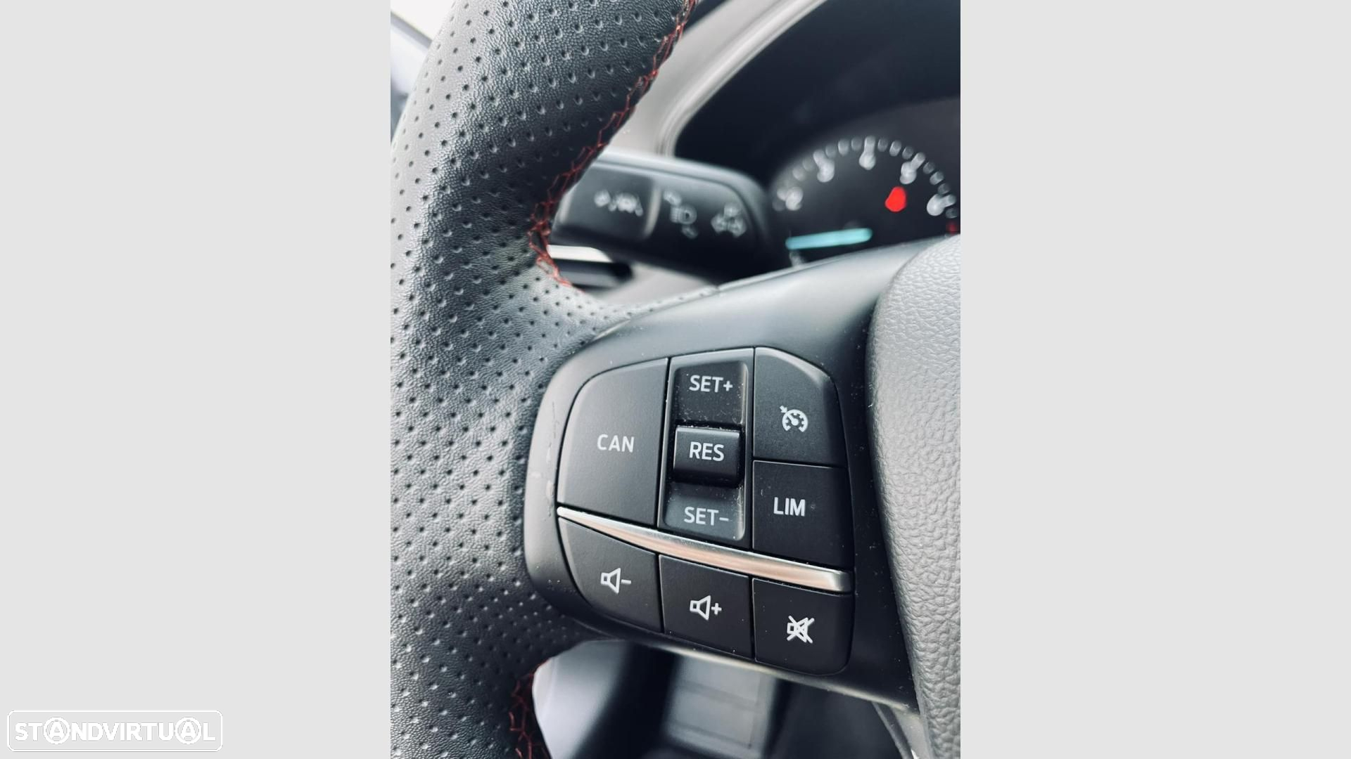 Ford Focus 1.0 EcoBoost MHEV ST-Line - 15