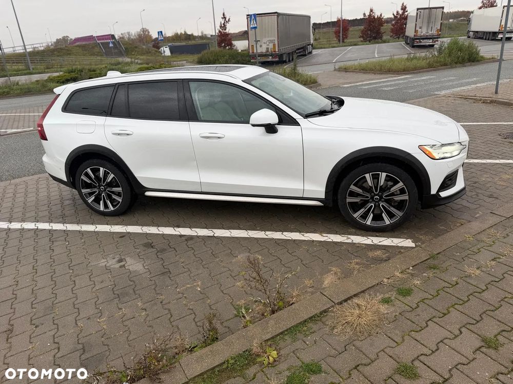 Volvo V60 Cross Country B5 B AWD Ultimate - 4