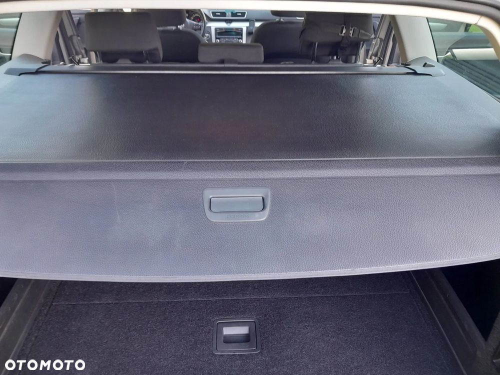 Volkswagen Passat - 13