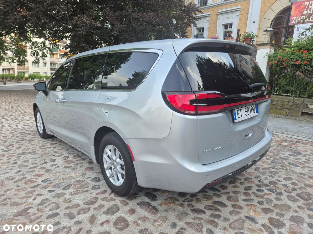 Chrysler Pacifica - 8