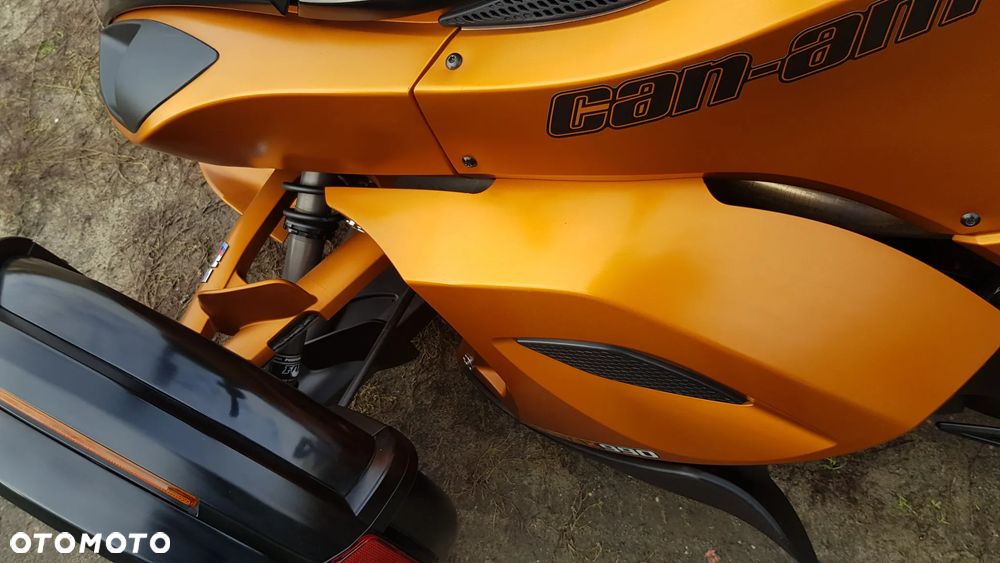 Can-Am Spyder - 4