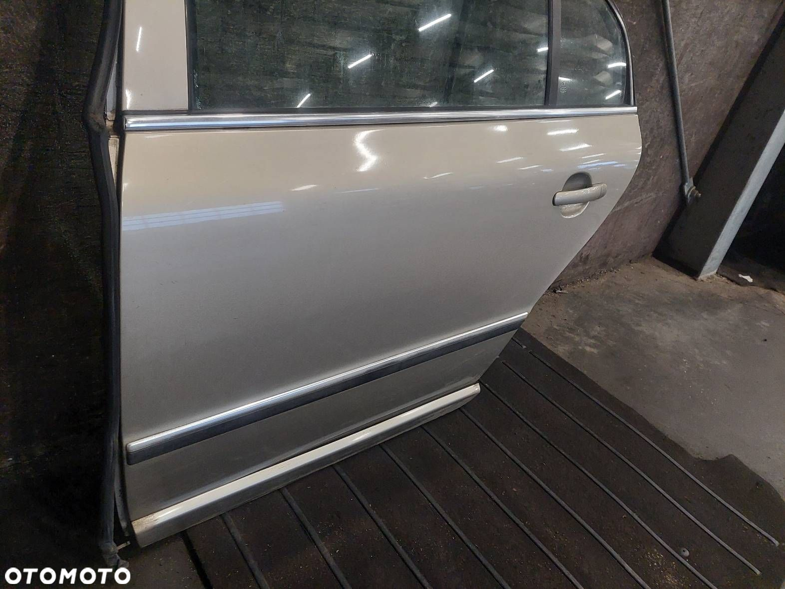 DRZWI KOMPLETNE LEWY TYŁ SKODA SUPERB I 9201 - 3