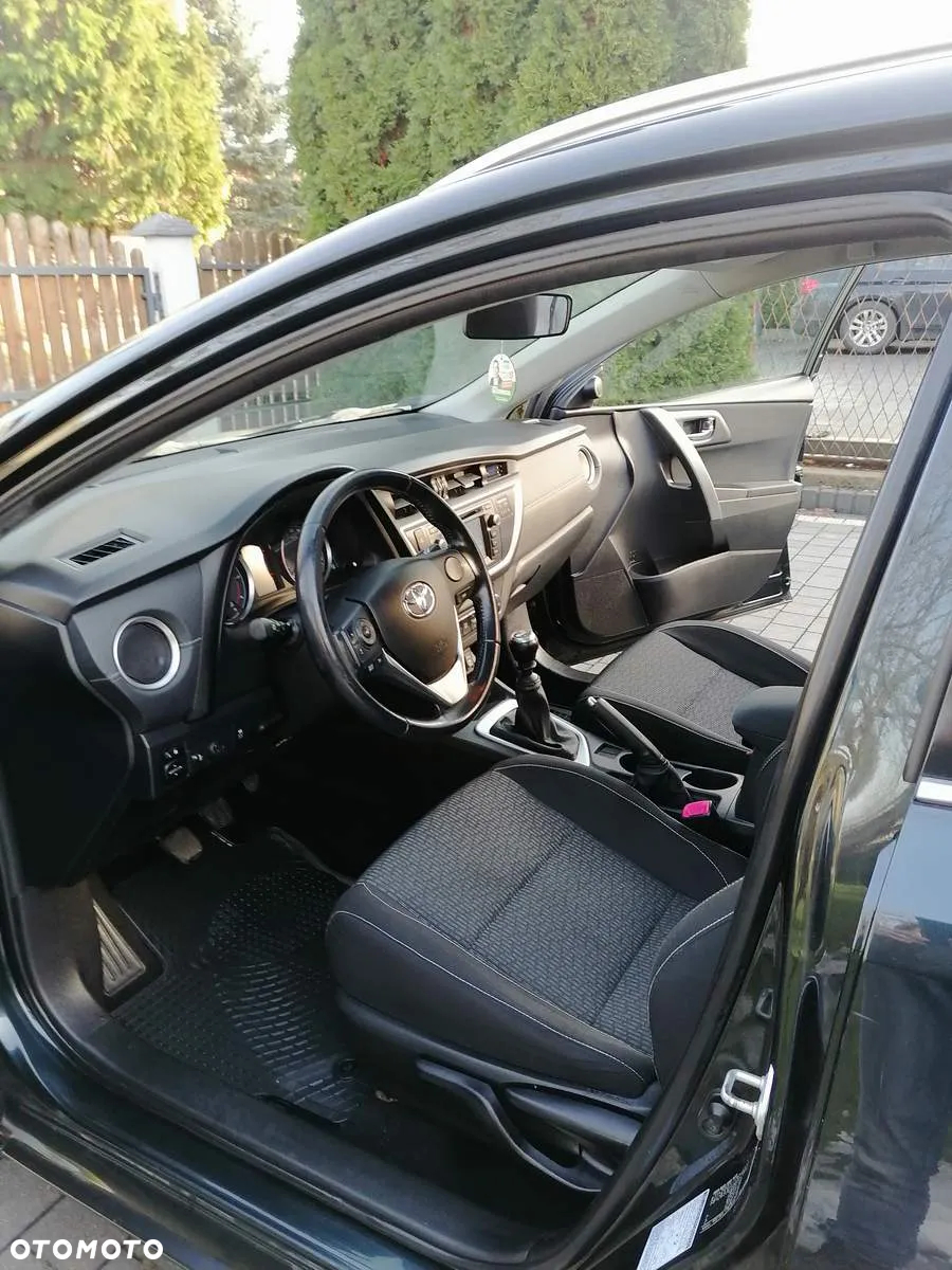 Toyota Auris 1.4 D-4D Premium + EU5 - 8