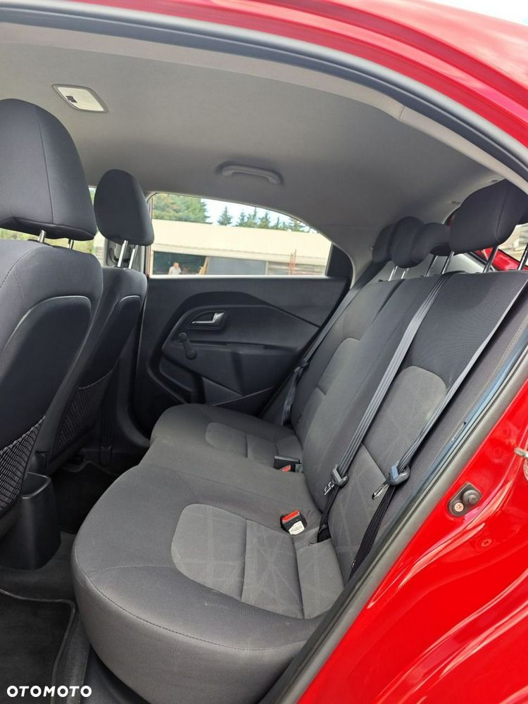 Kia Rio - 23