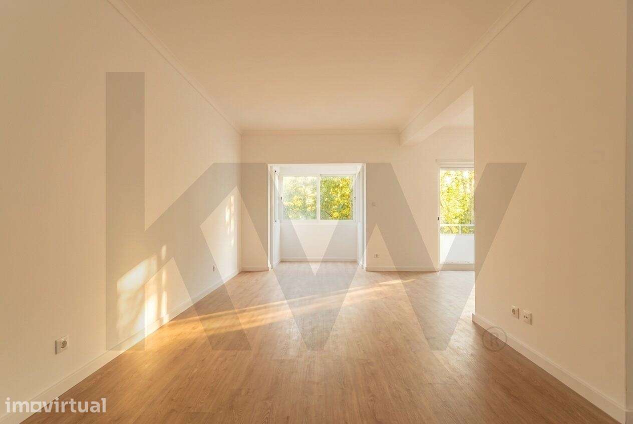Apartamento T2 Totalmente Remodelado no centro de Monte Abraão - 1.º P - Grande imagem: 4/21