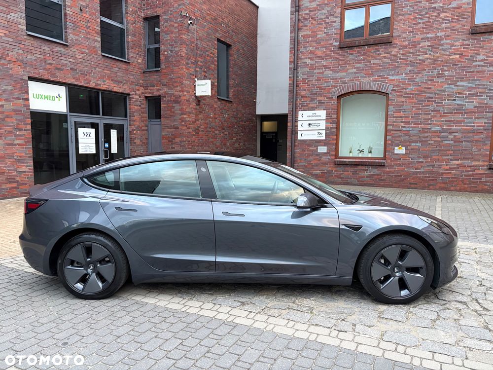 Tesla Model 3 Standard Range Plus - 3