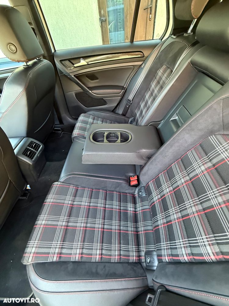 Volkswagen Golf - 17