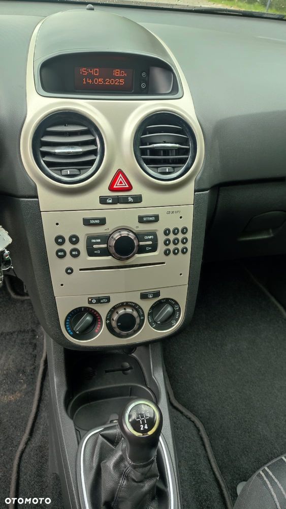 Opel Corsa 1.2 16V - 17