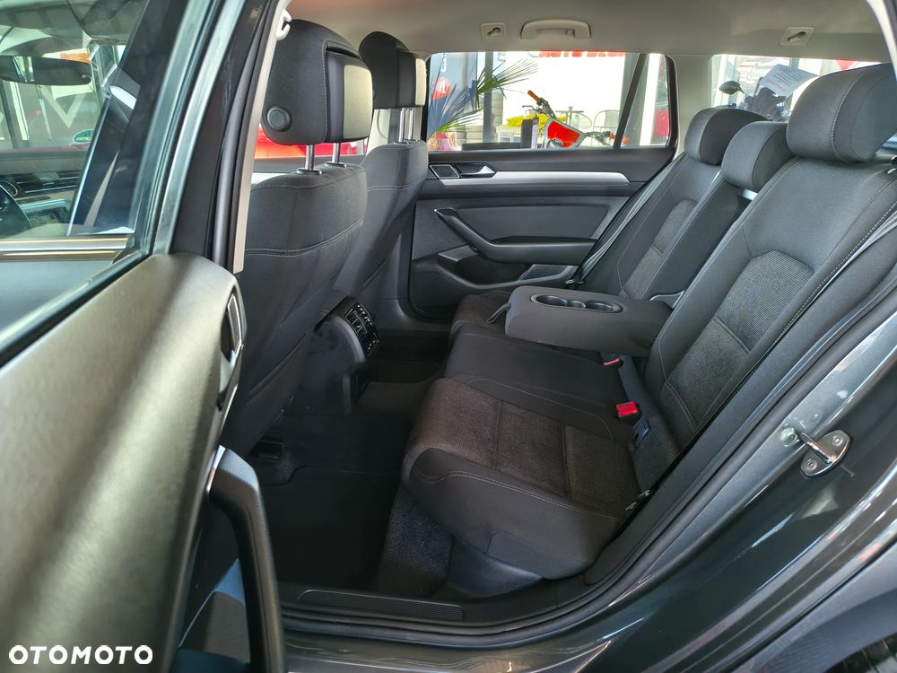 Volkswagen Passat 2.0 TDI SCR DSG Comfortline - 33