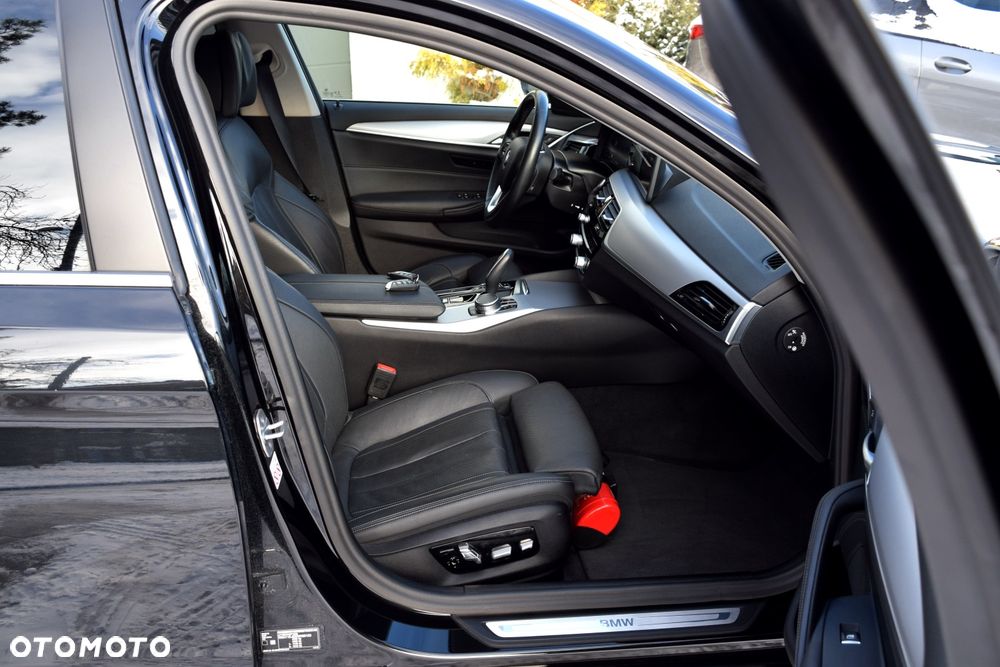BMW Seria 5 530i xDrive Luxury Line sport - 16
