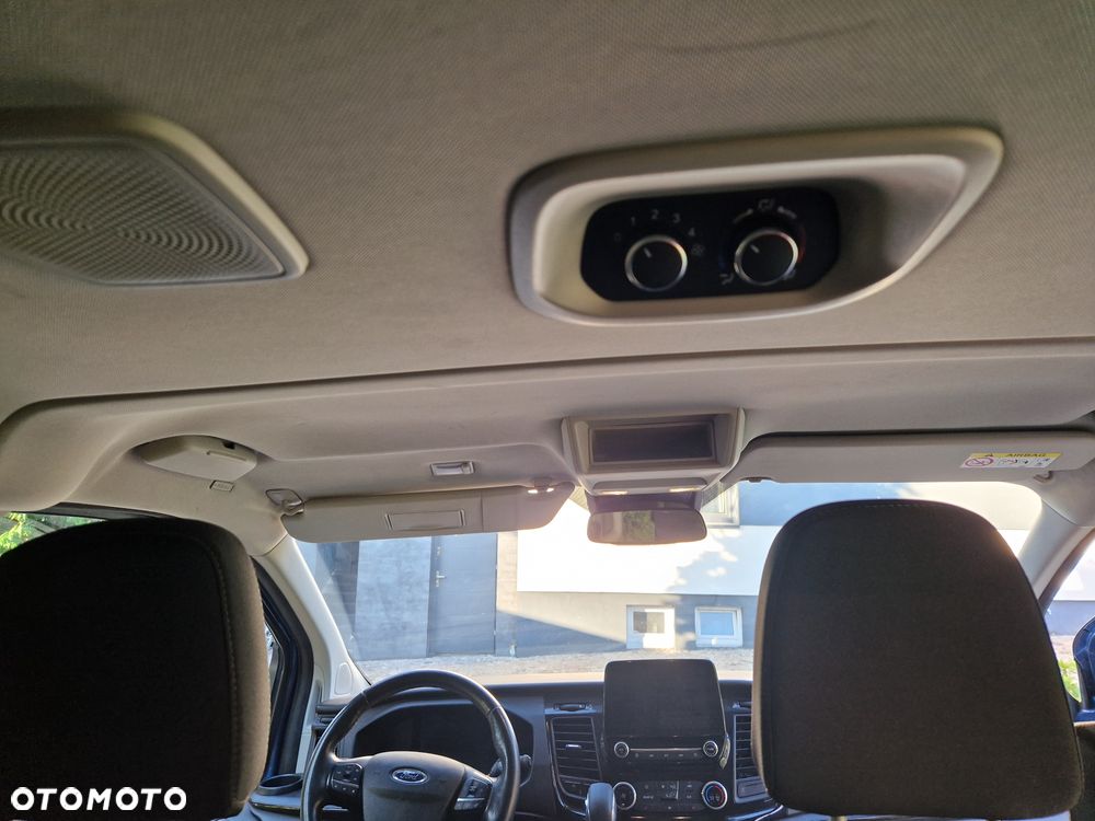 Ford Tourneo Custom - 31