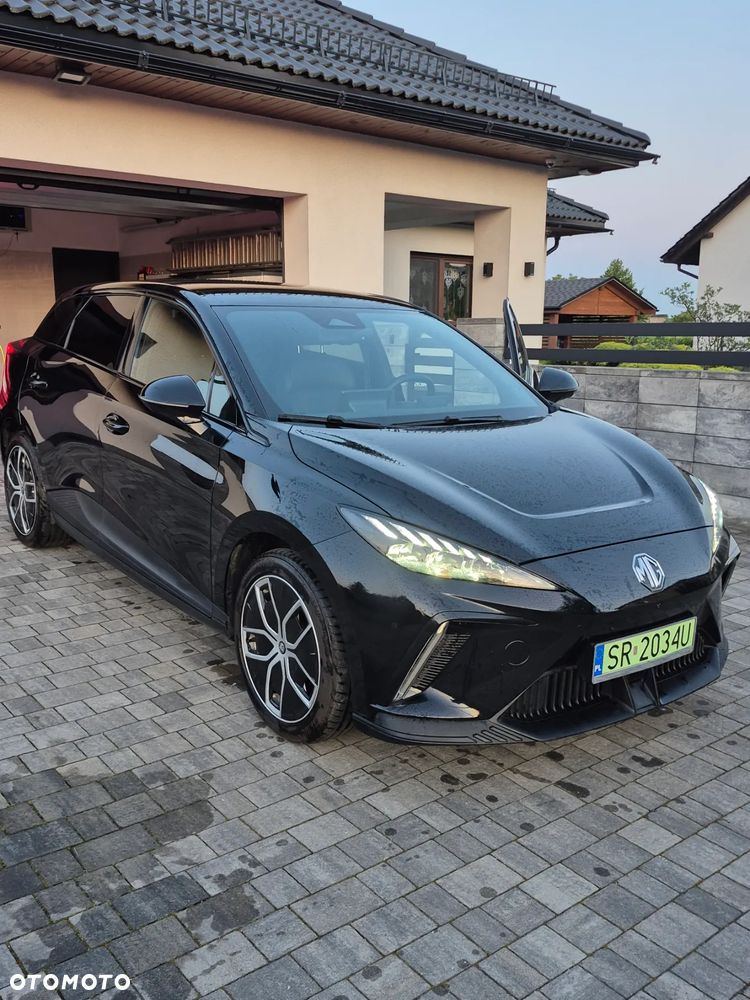 MG 4 Luxury 64 kWh - 1