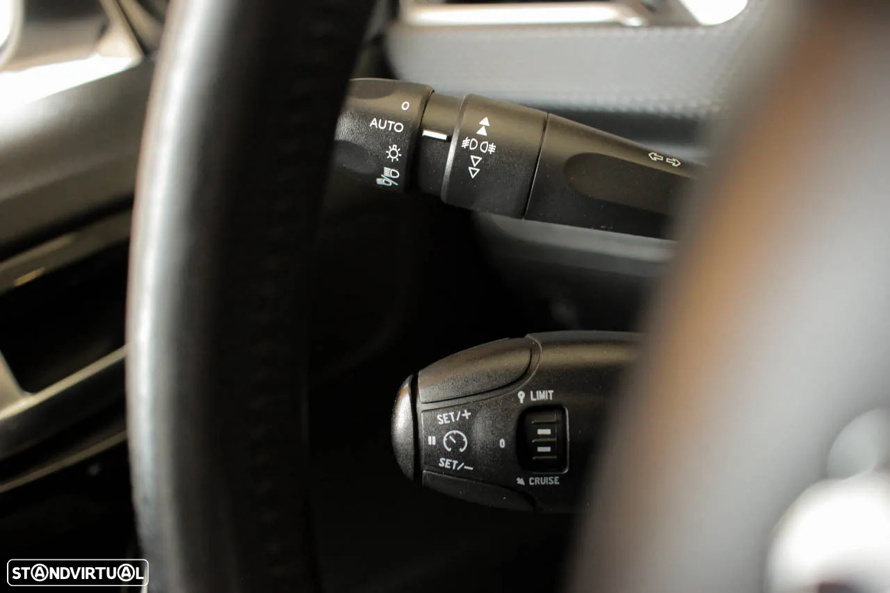 Peugeot 208 1.2 PureTech Style - 21
