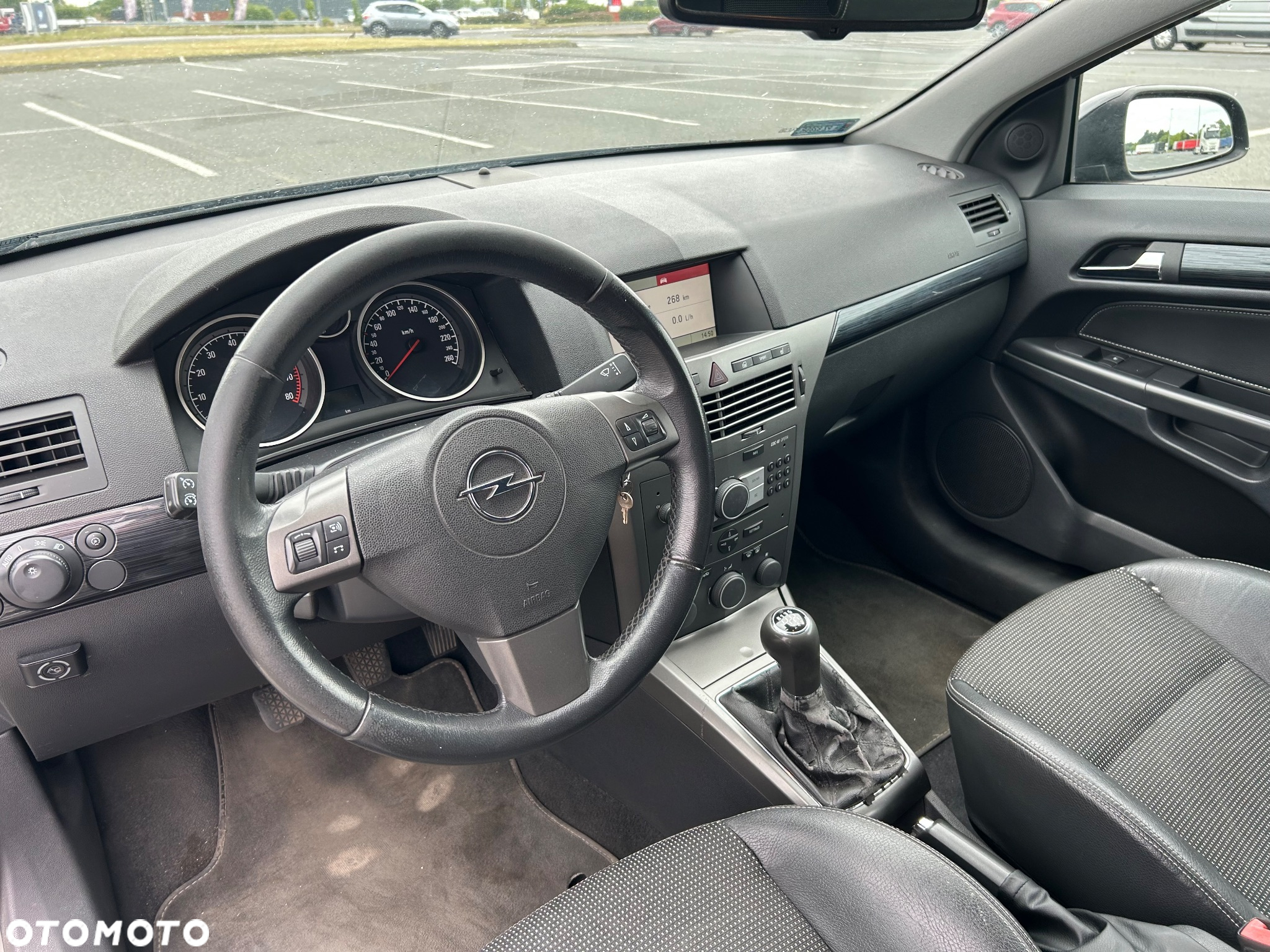 Opel Astra III GTC 2.0 T Cosmo - 11
