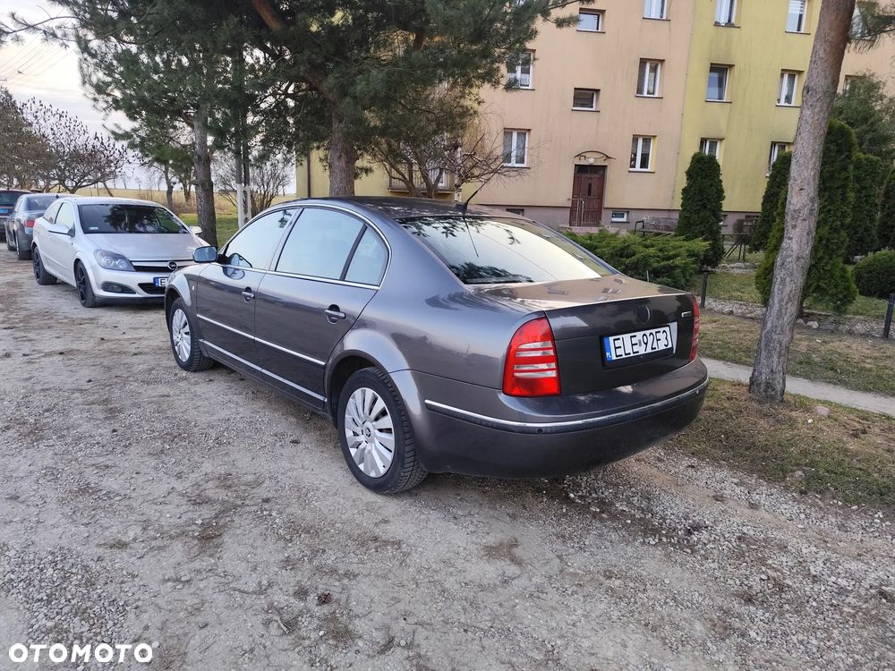 Skoda Superb 2.8 V6 Platinum - 18