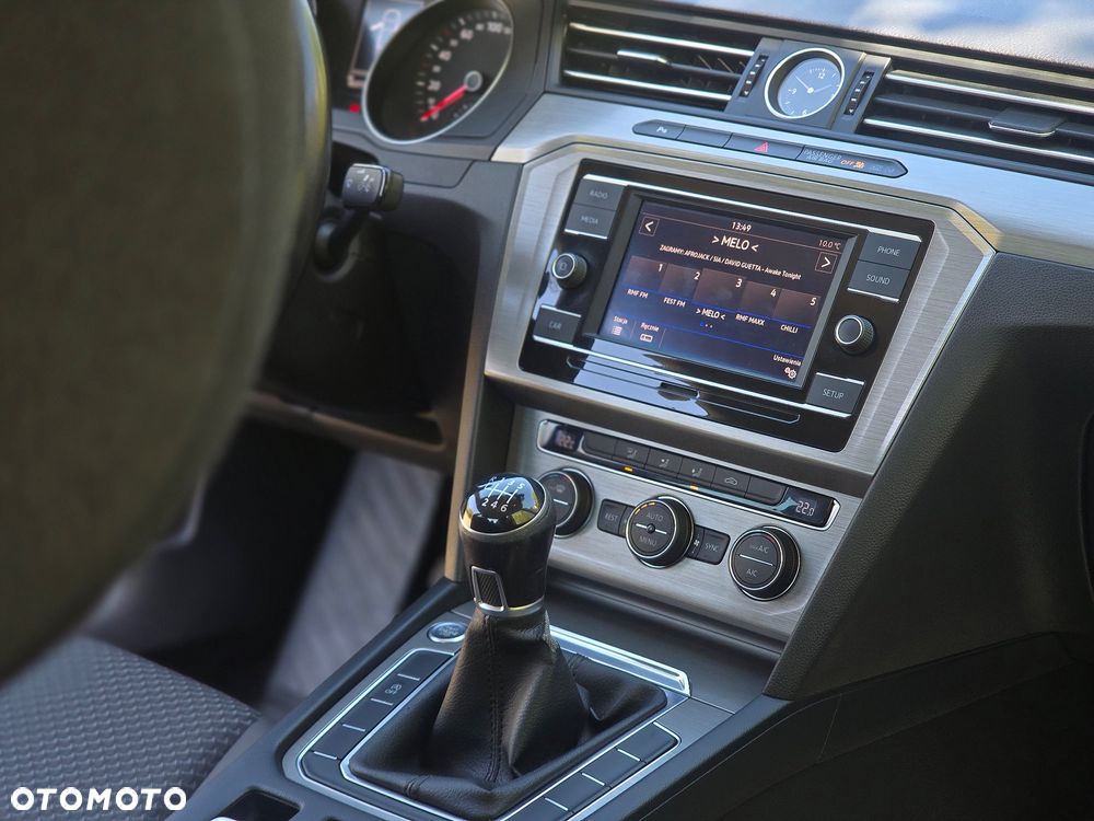 Volkswagen Passat 1.6 TDI BMT City - 13