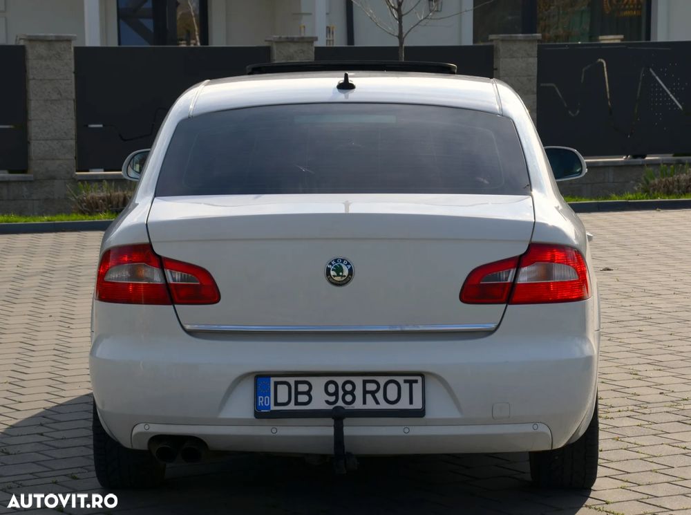 Skoda Superb 2.0 TDI Elegance DSG - 11