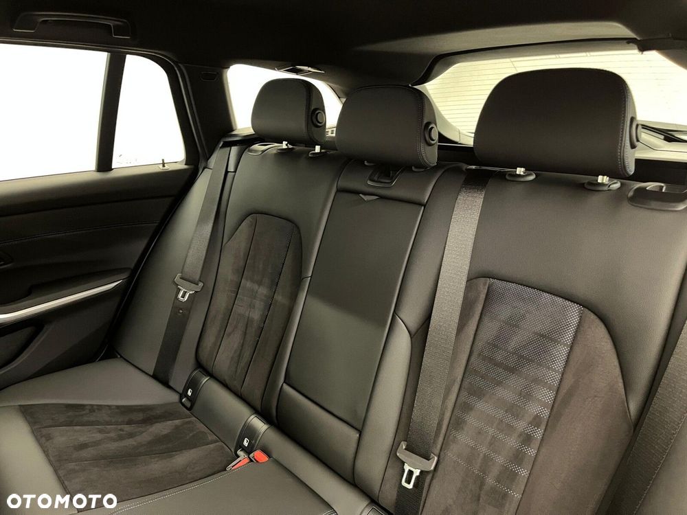 BMW Seria 3 320d xDrive mHEV M Sport - 32