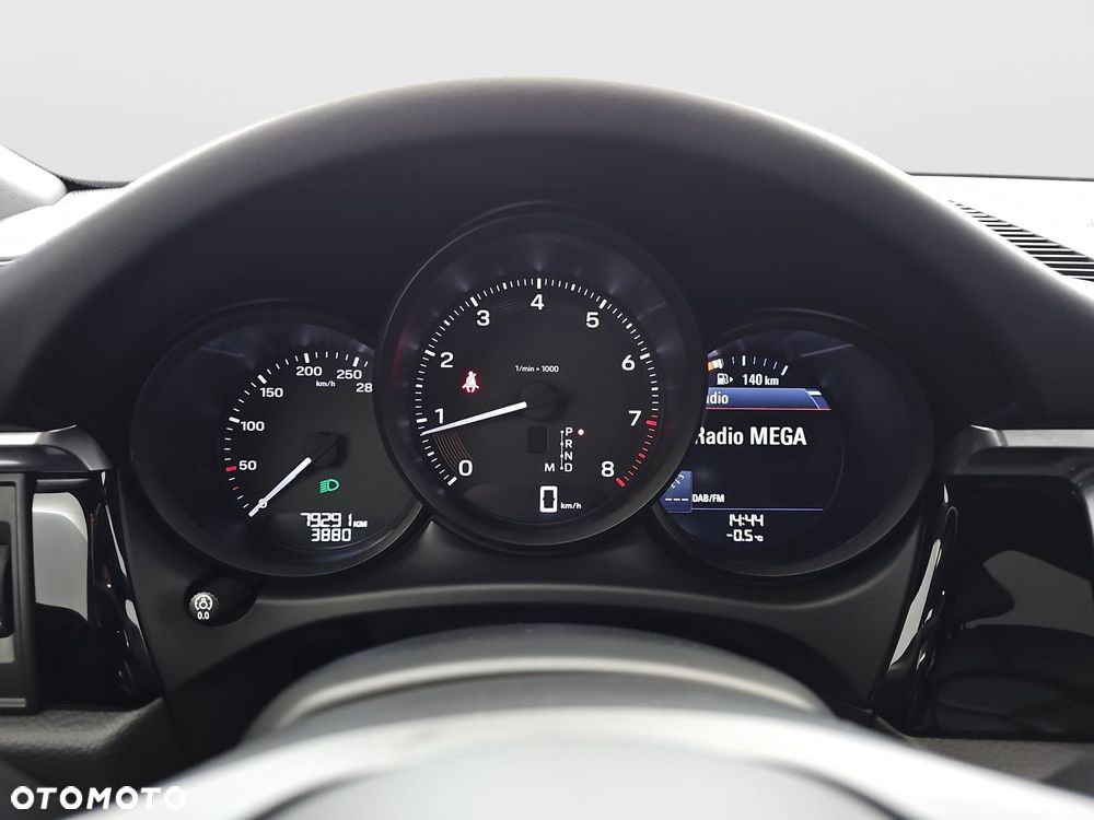 Porsche Macan Standard - 17