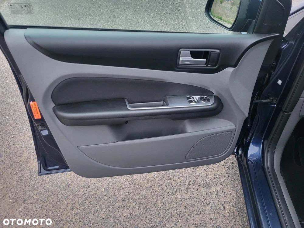 Ford Focus 1.4 16V Style - 34