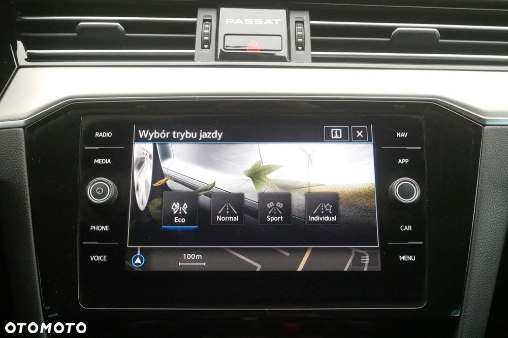 Volkswagen Passat Variant 2.0 TSI Elegance DSG - 24