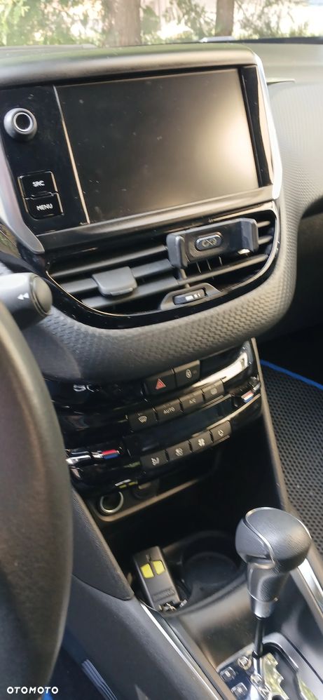 Peugeot 208 1.2 PureTech GPF Signature S&S EAT6 - 30