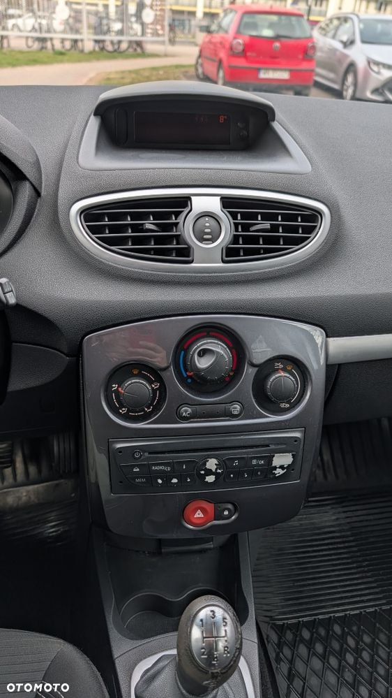 Renault Clio - 10