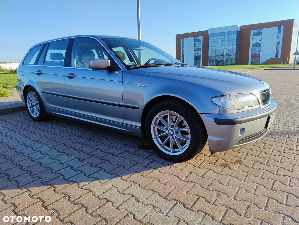 BMW Seria 3 320i Touring - 4