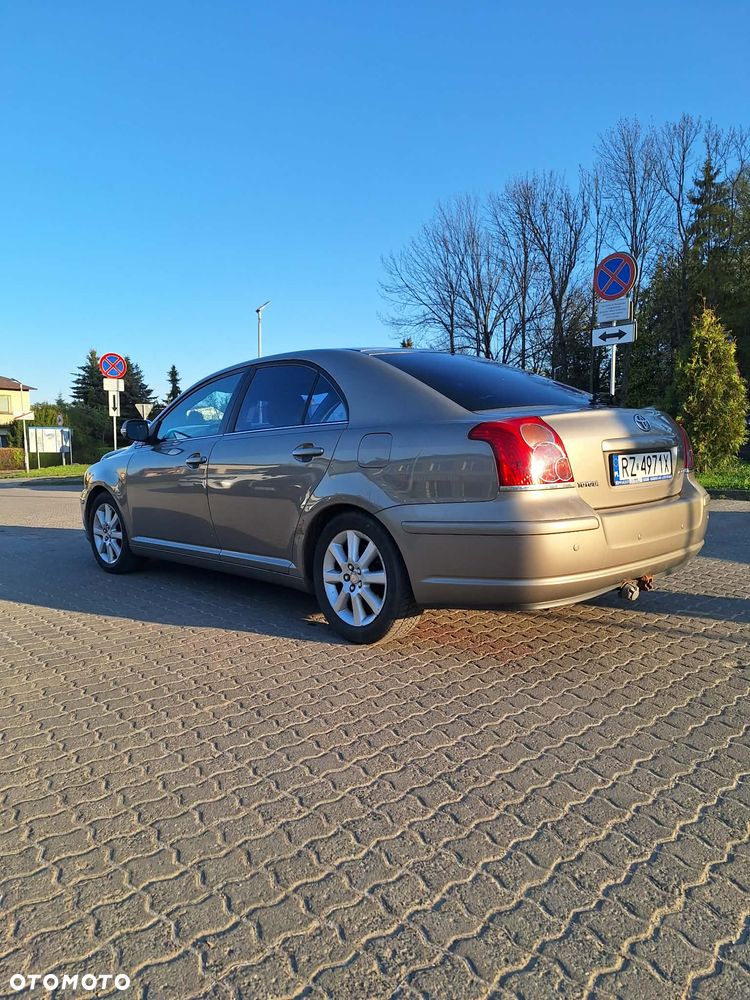 Toyota Avensis - 7