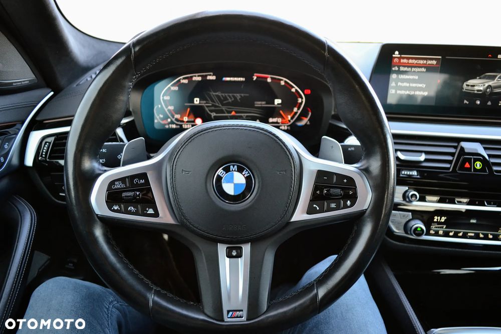 BMW Seria 5 M550i xDrive sport - 36