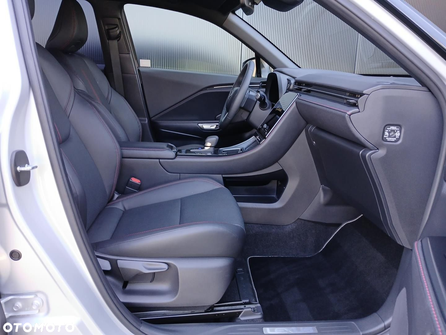 Lexus LBX 1.5 Hybrid Emotion - 26