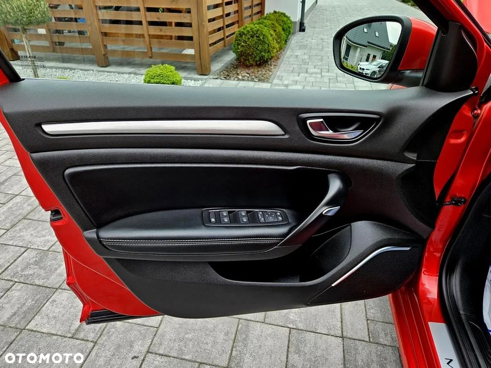 Renault Megane ENERGY TCe 130 Start & Stop Paris Business - 25