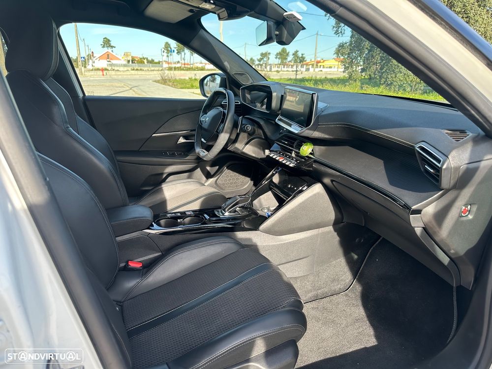 Peugeot 2008 1.2 PureTech GT Line EAT8 - 16