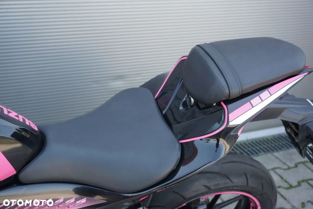Suzuki GSX - 17