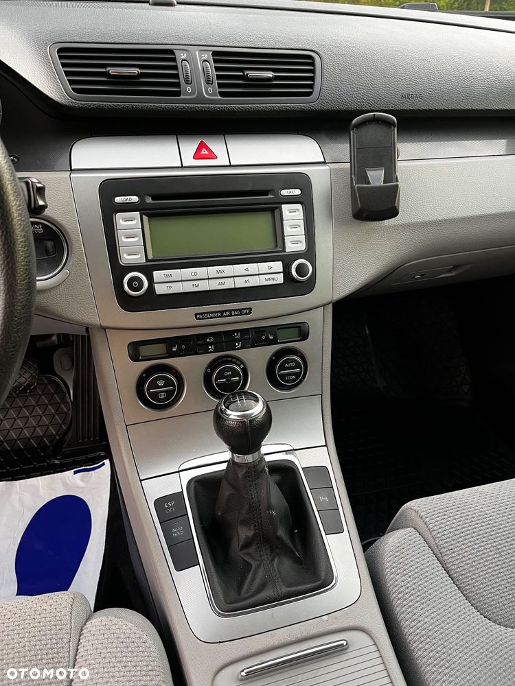 Volkswagen Passat 1.6 Exclusive - 16