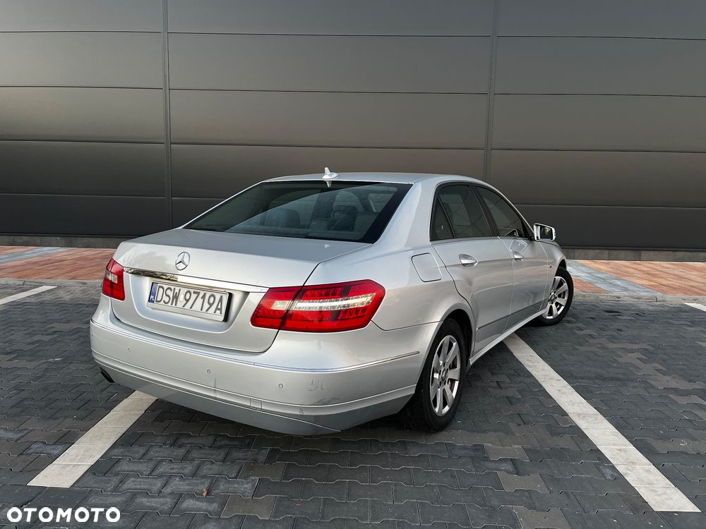 Mercedes-Benz Klasa E 200 CGI BlueEffICIENCY Avantgarde - 8