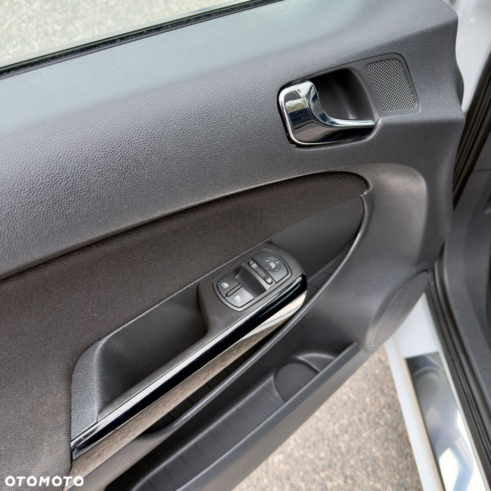 Opel Corsa 1.4 16V Color Edition - 12