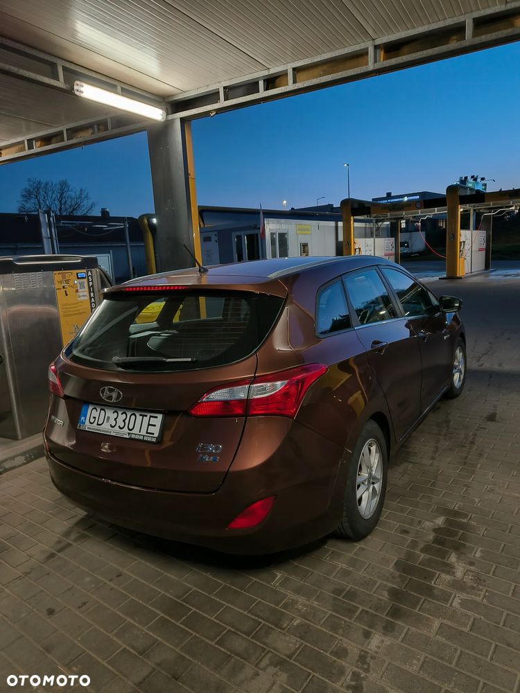 Hyundai i30 blue Kombi 1.6 CRDi Classic - 7