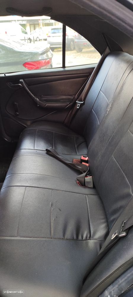 Mercedes-Benz C 200 - 3