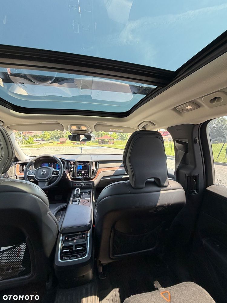 Volvo XC 60 B5 D AWD Ultimate Dark - 9