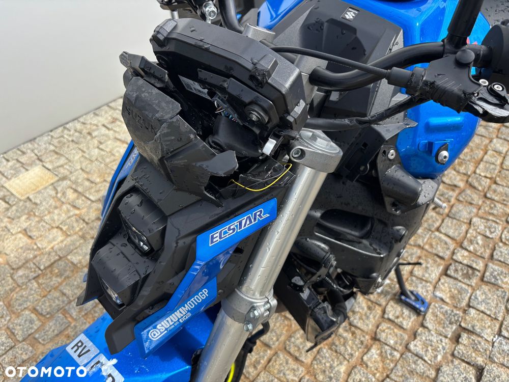 Suzuki GSX - 2
