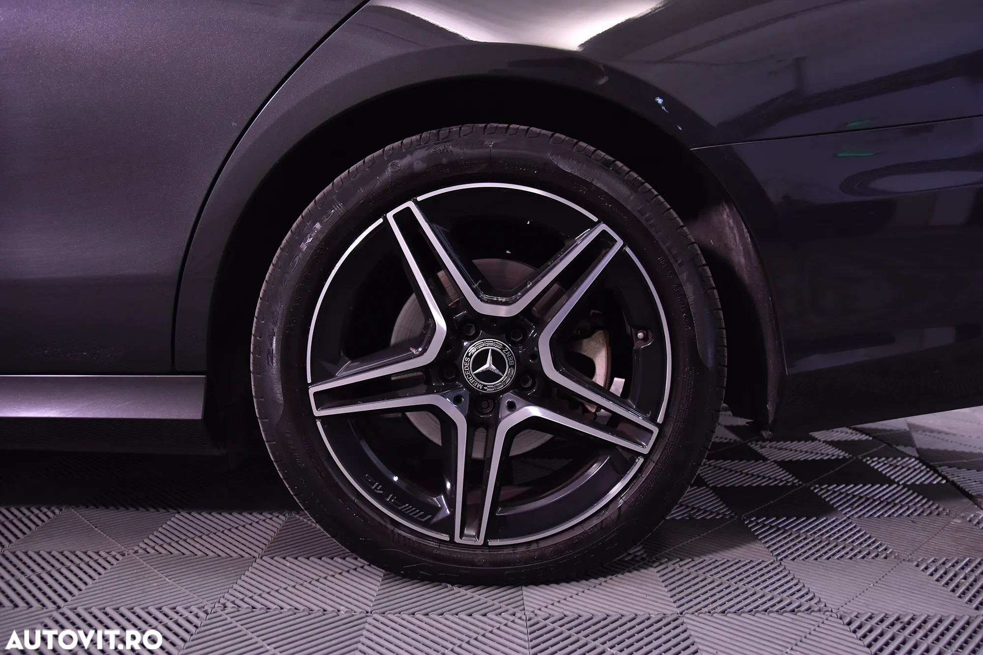 Mercedes-Benz E - 13