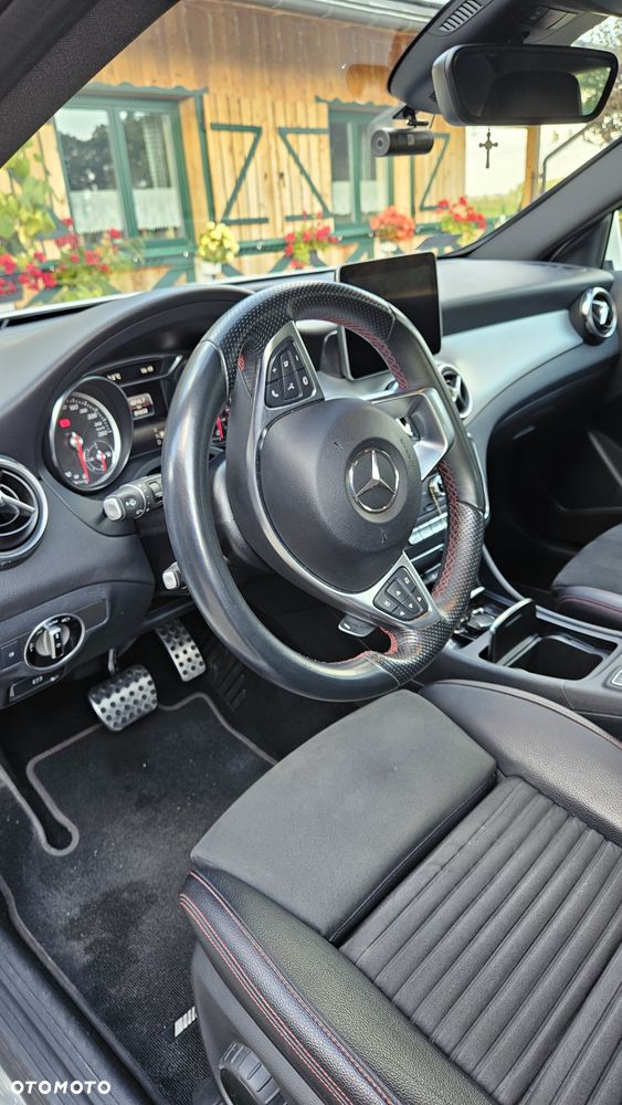Mercedes-Benz GLA 200 7G-DCT AMG Line - 9