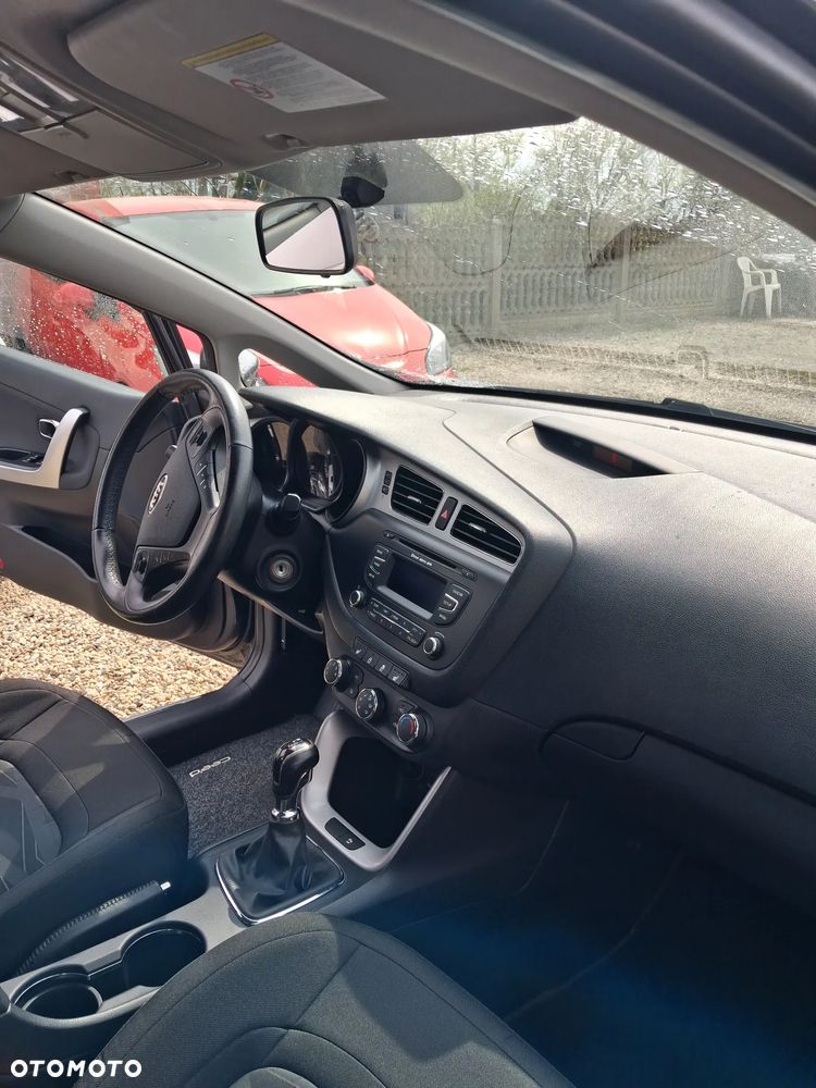 Kia Ceed - 10