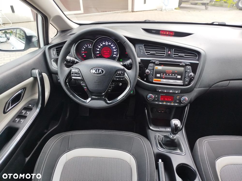 Kia Ceed 1.6 CRDi 128 Dream-Team Edition - 11